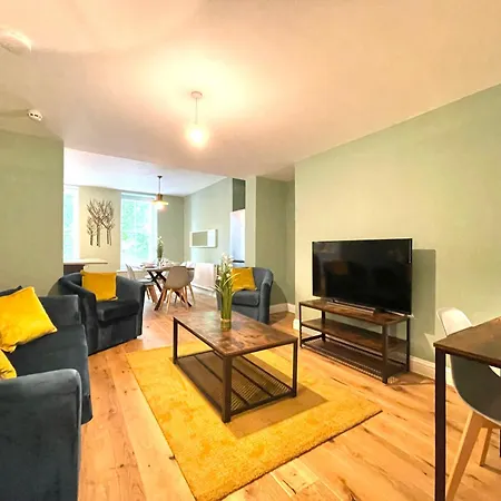 Stylish And Modern 2 Bedrooms With 1 Bathroom