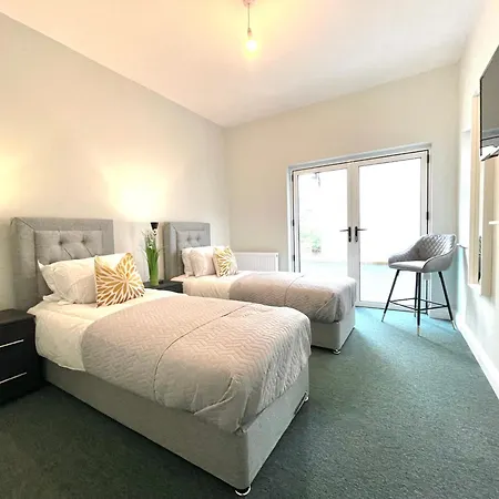 דירה Stylish And Modern 2 Bedrooms With 1 Bathroom *