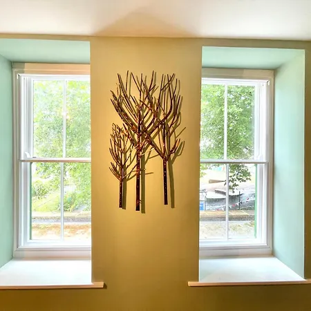 Stylish And Modern 2 Bedrooms With 1 Bathroom דירה