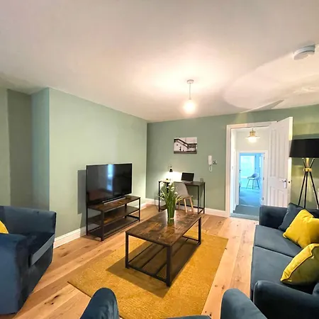 Stylish And Modern 2 Bedrooms With 1 Bathroom Appartement