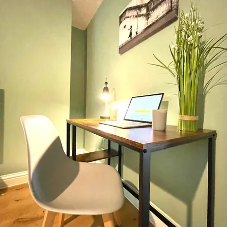 Stylish And Modern 2 Bedrooms With 1 Bathroom *